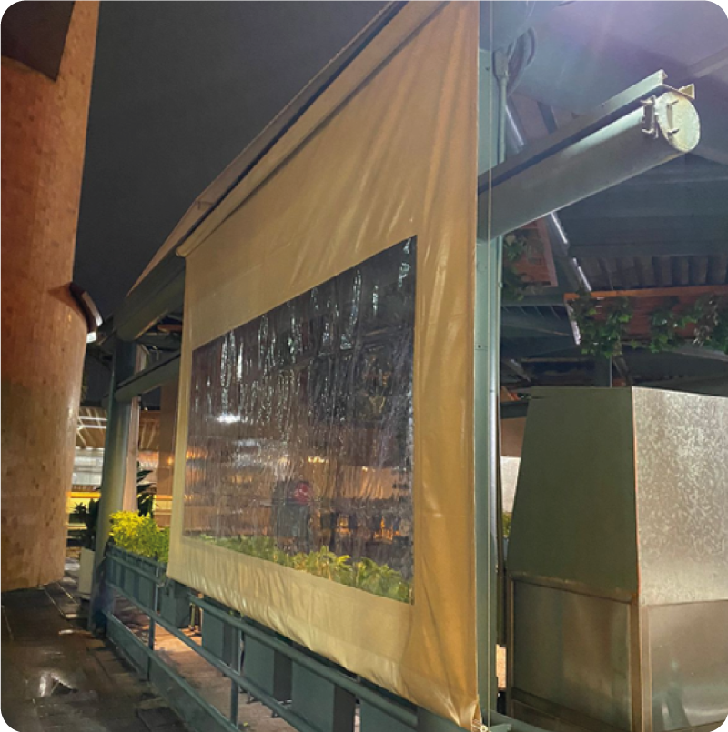 Toldo vertical de lona  con ventana
